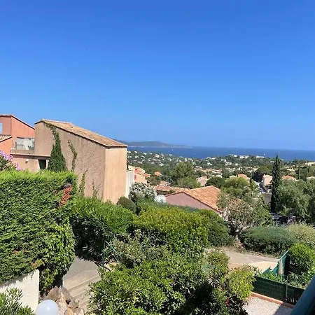 Piscine Et Vue Mer. Cavalaire-sur-Mer